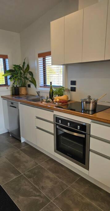 Apartment 2 - Haddin Court - Stunning Executive Μπλένχαϊμ Εξωτερικό φωτογραφία