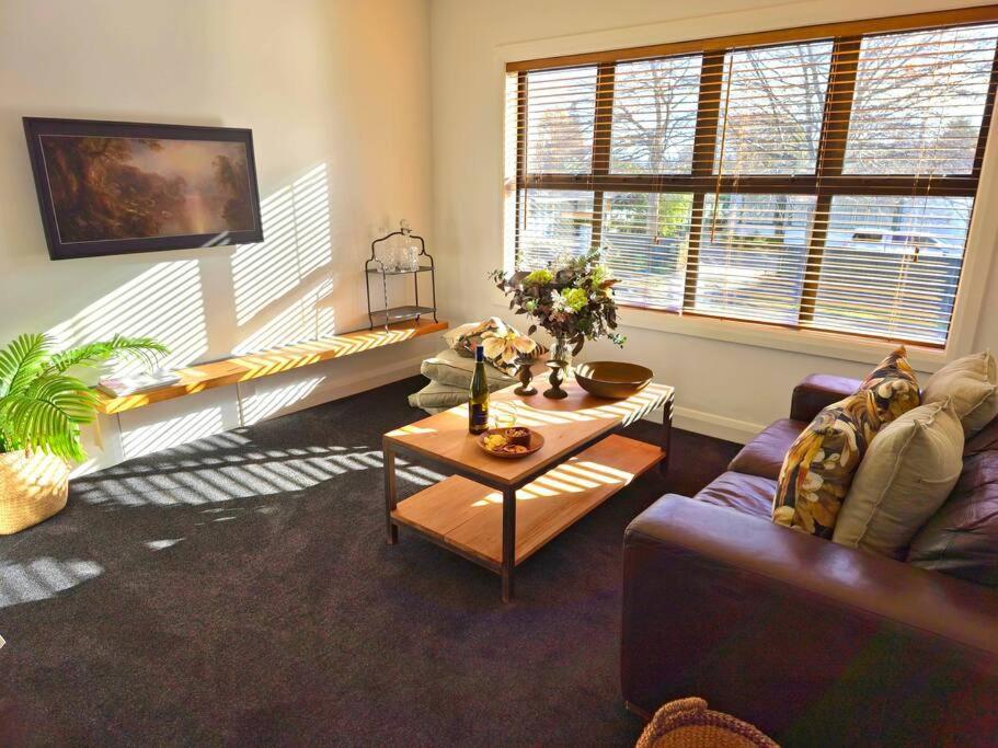 Apartment 2 - Haddin Court - Stunning Executive Μπλένχαϊμ Εξωτερικό φωτογραφία